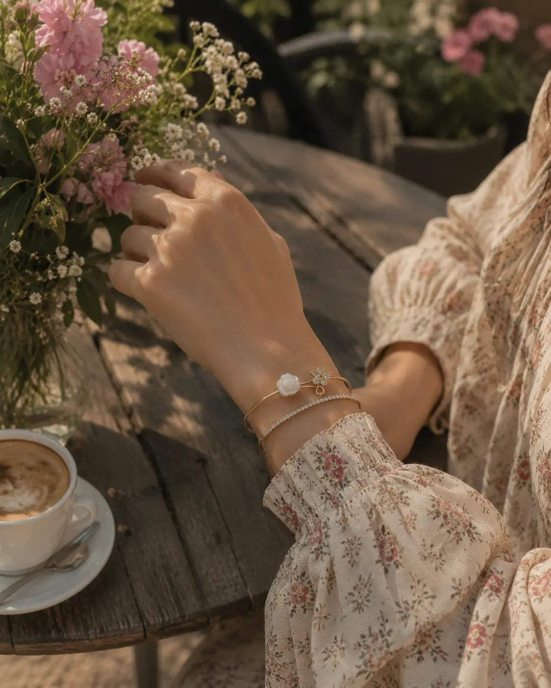 Beyaz Gül ve Çiçek Motifli Halka Bileklik Vintage Aksesuar