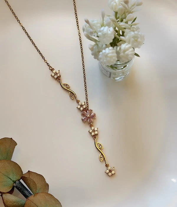 Çiçek Detaylı Vintage Pembe Çelik Kolye Vintage Aksesuar