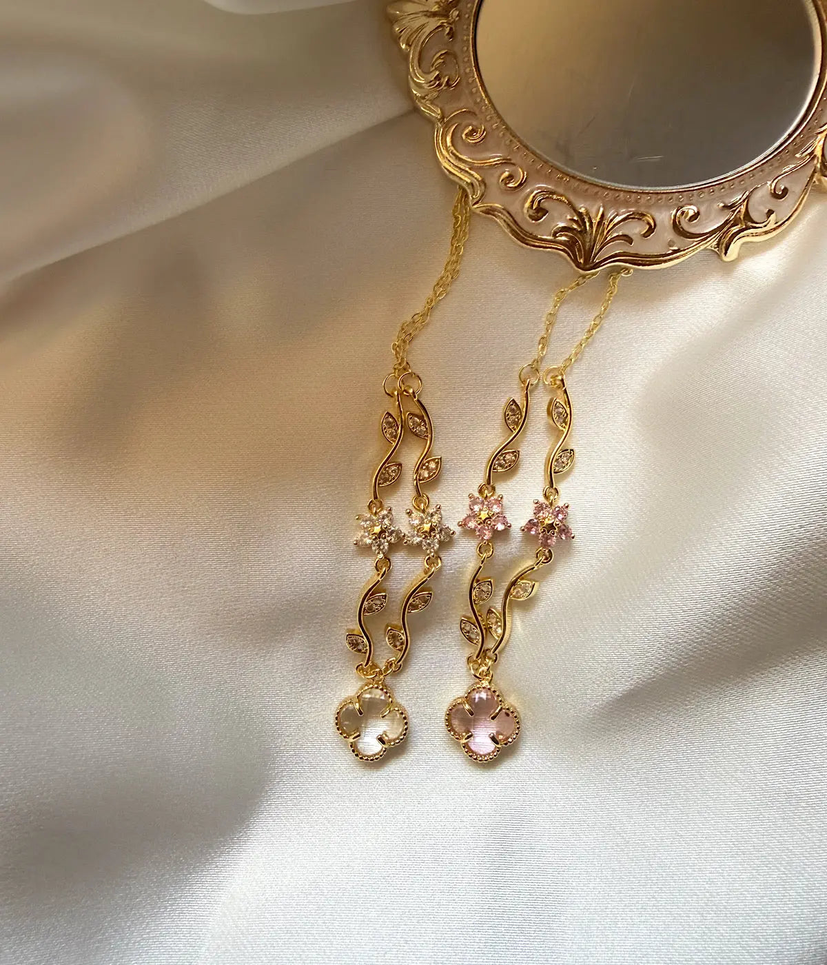 Çiçek Detaylı Vintage Yonca Kolyeler
