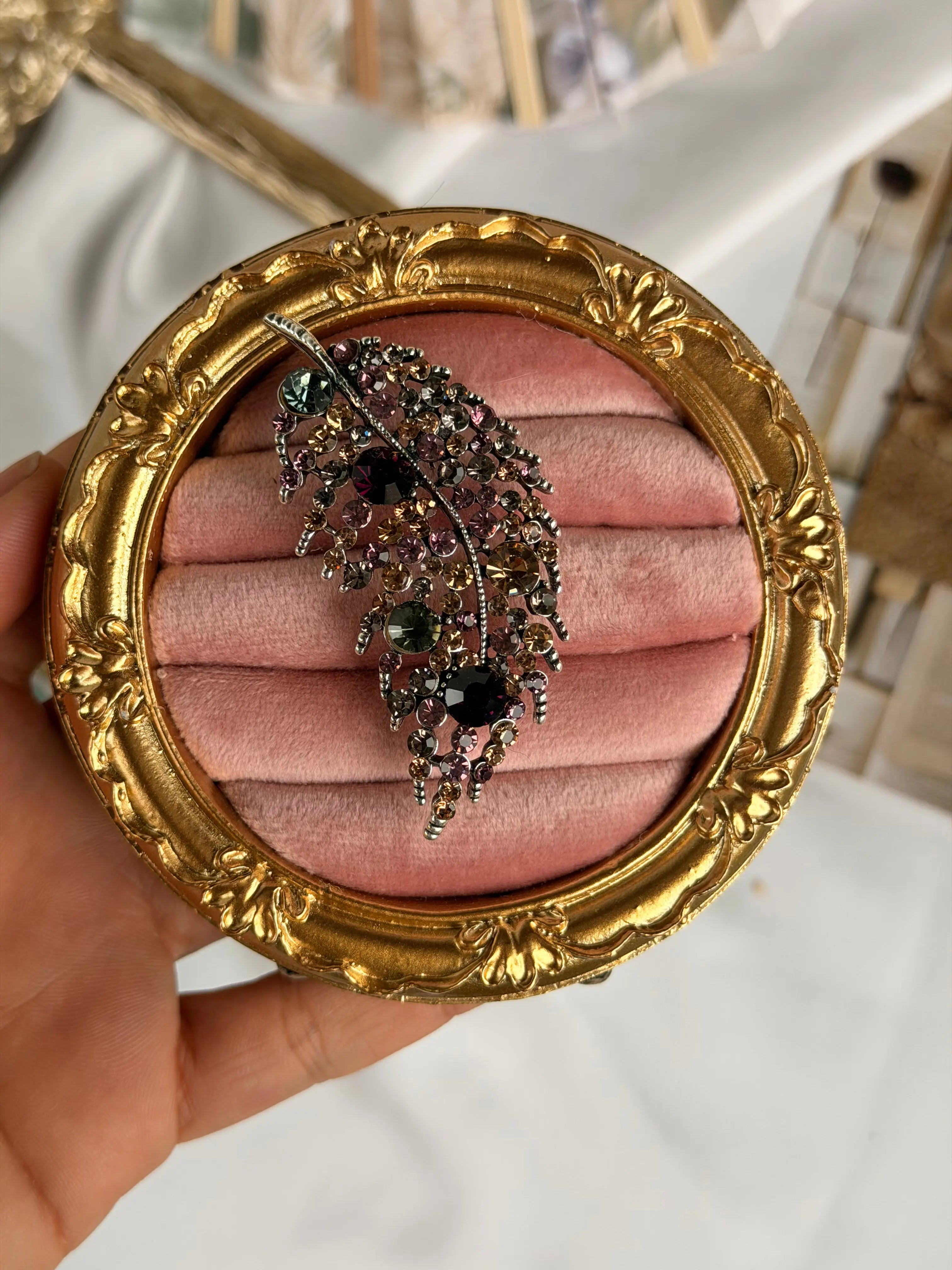 Renkli Kristal Taşlı Yaprak Broş Vintage Aksesuar
