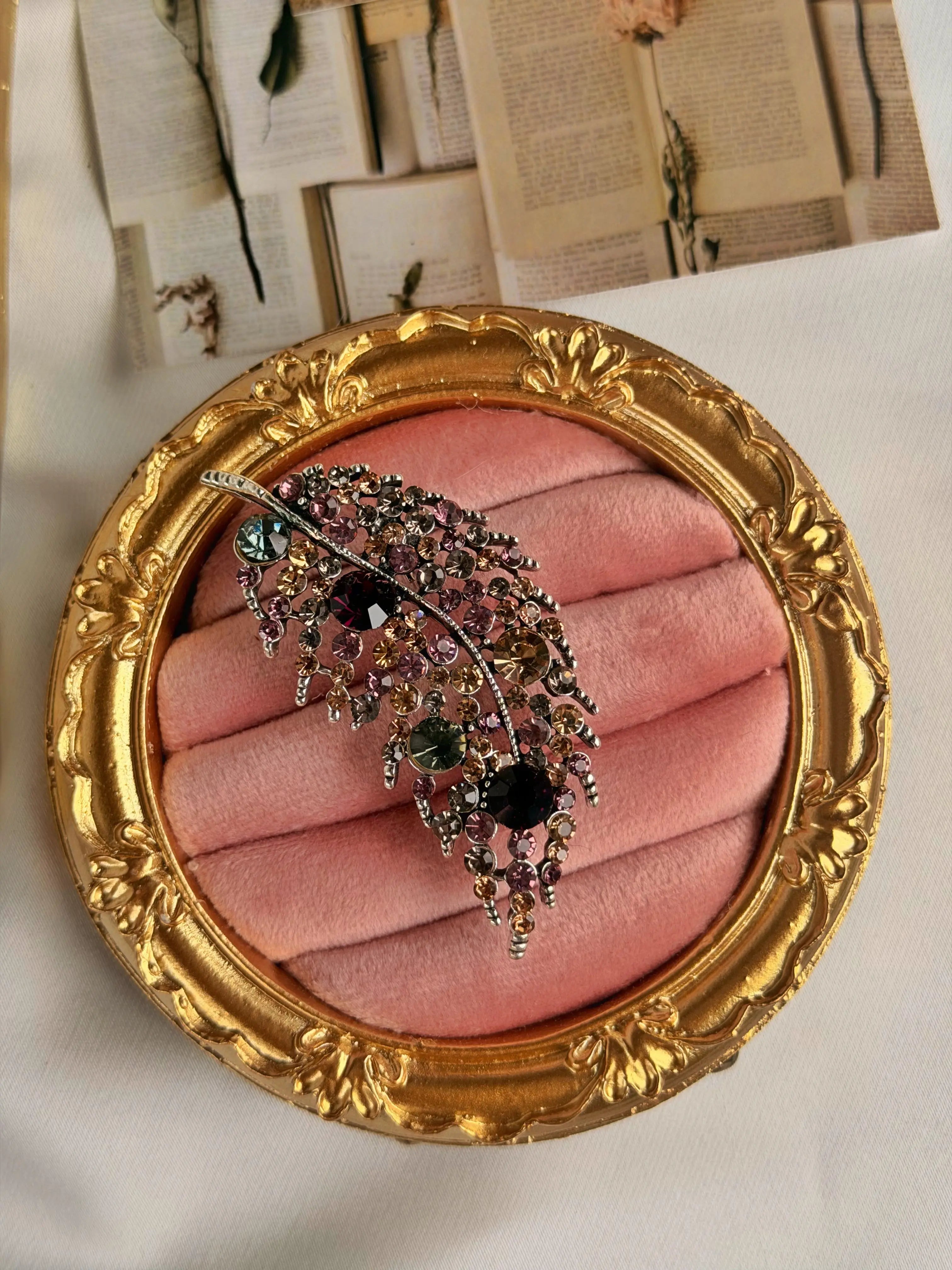 Renkli Kristal Taşlı Yaprak Broş Vintage Aksesuar