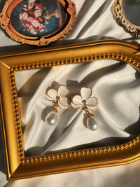 Vintage İncili Beyaz Çiçek Küpe