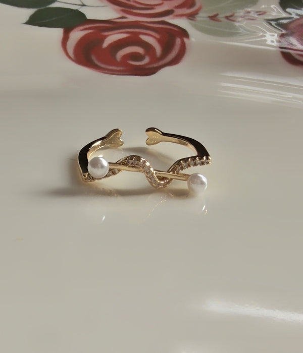 İncili gold yüzüğün açık ve ayarlanabilir arka formu