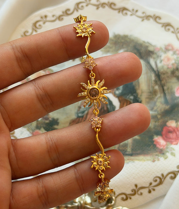 Mor opal ve zirkon taşlı güneş gold çelik kadın bileklik elde yakın çekim