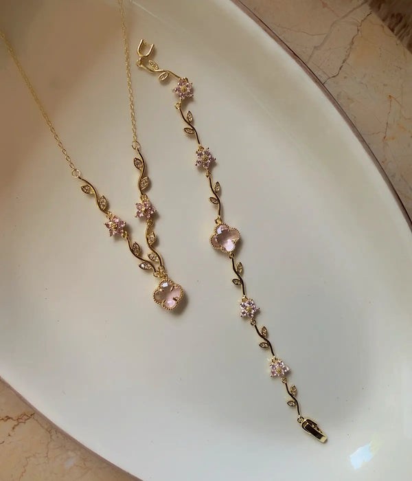 Pembe Çiçek Detaylı Vintage Yonca Set Kadın Takı Setler