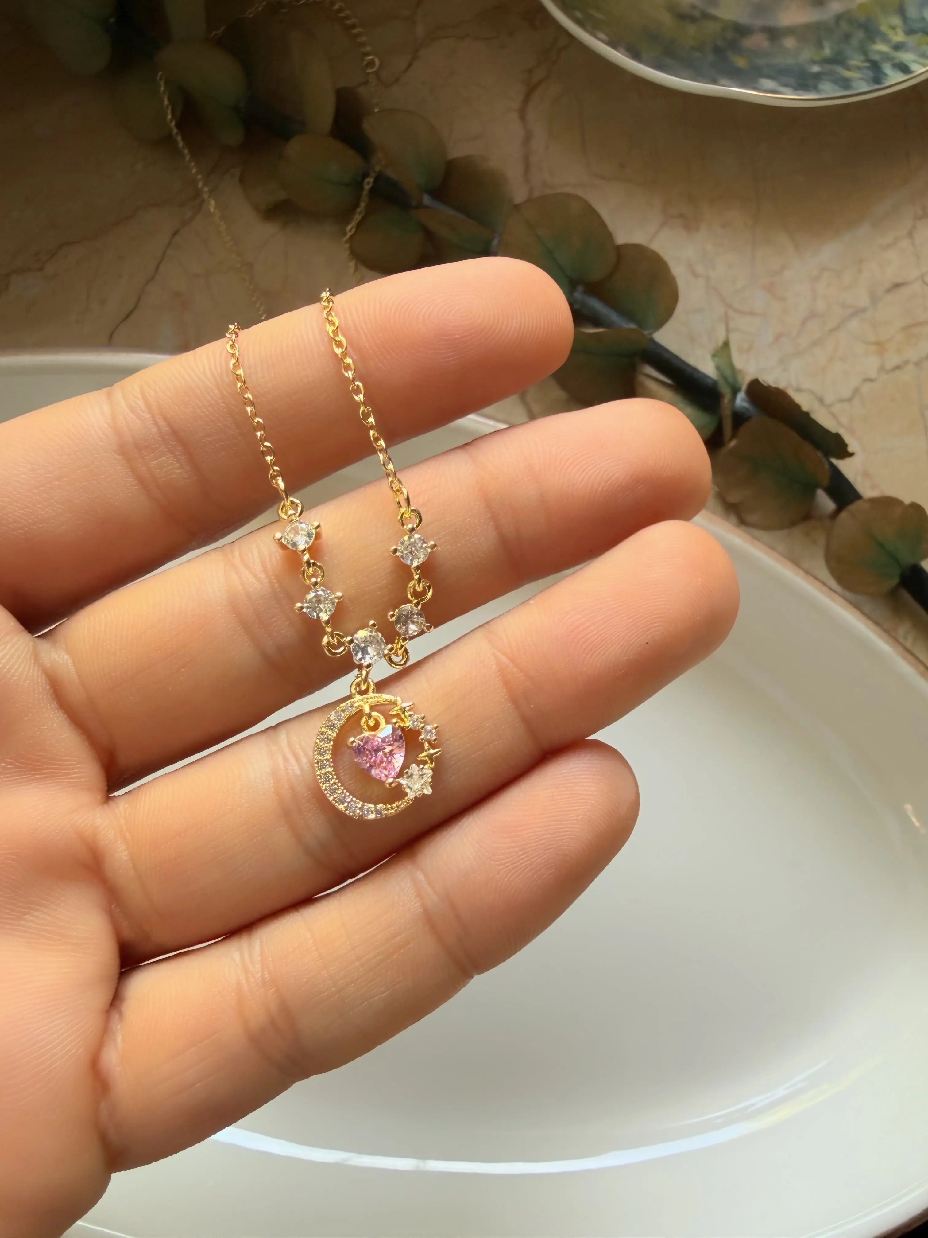 Pembe Kalp Taşlı Ay Detaylı Çelik Kolye Vintage Aksesuar