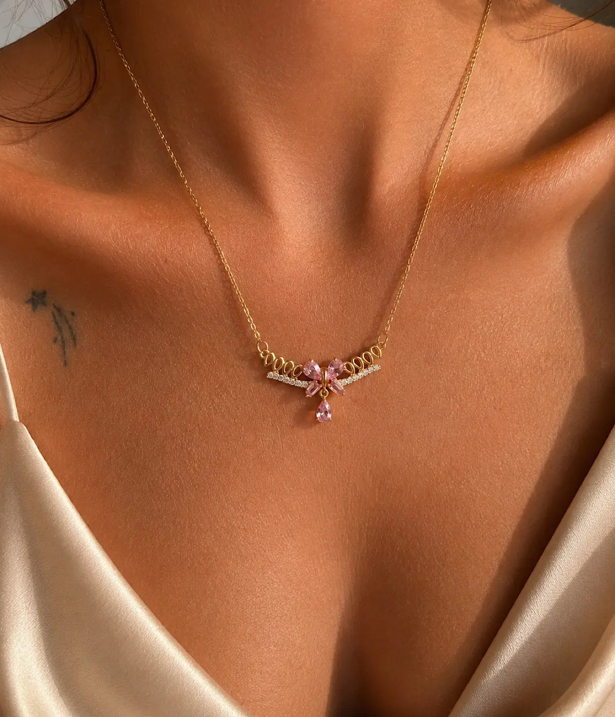 Pembe Taşlı Fiyonk ve Damla Detaylı Gold Kadın Kolye Vintage Aksesuar