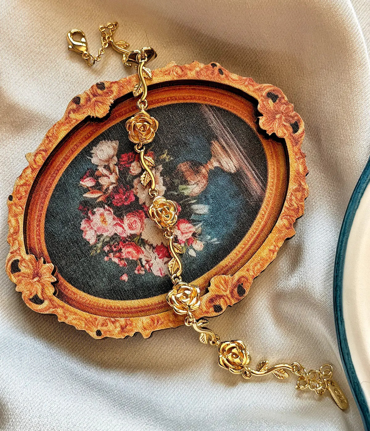 Vintage Gül Motifli Gold Kadın Bileklik Vintage Aksesuar
