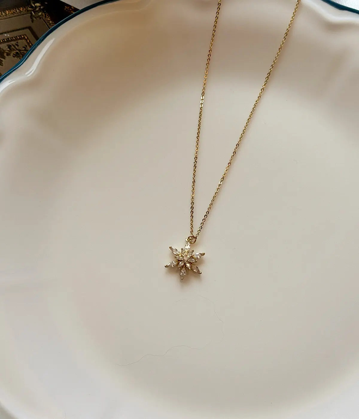 Vintage Işıltılı Taş Detaylı Gold Kadın Kolye Vintage Aksesuar