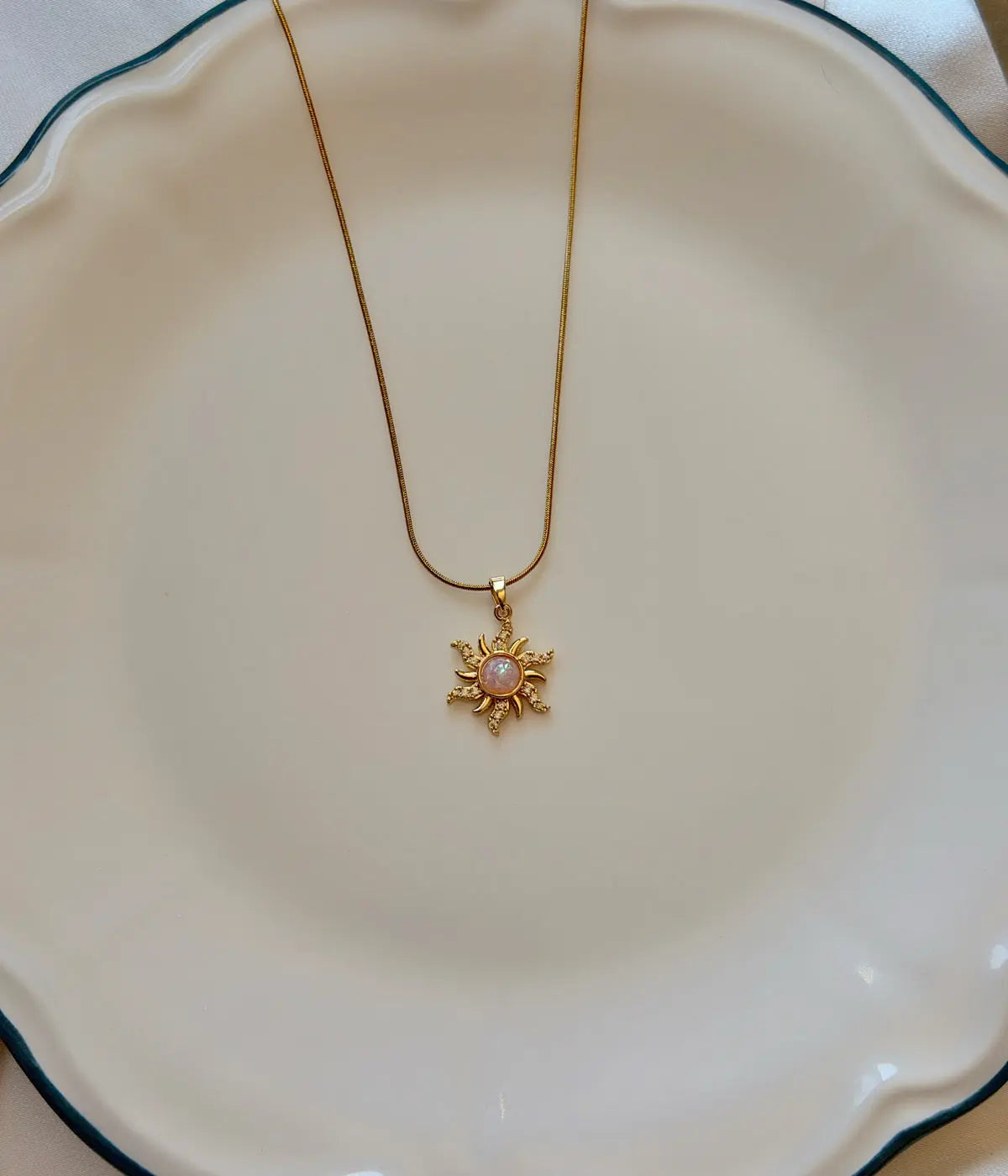 Vintage Pembe Opal Taşlı Güneş Çelik Kolye Vintage Aksesuar
