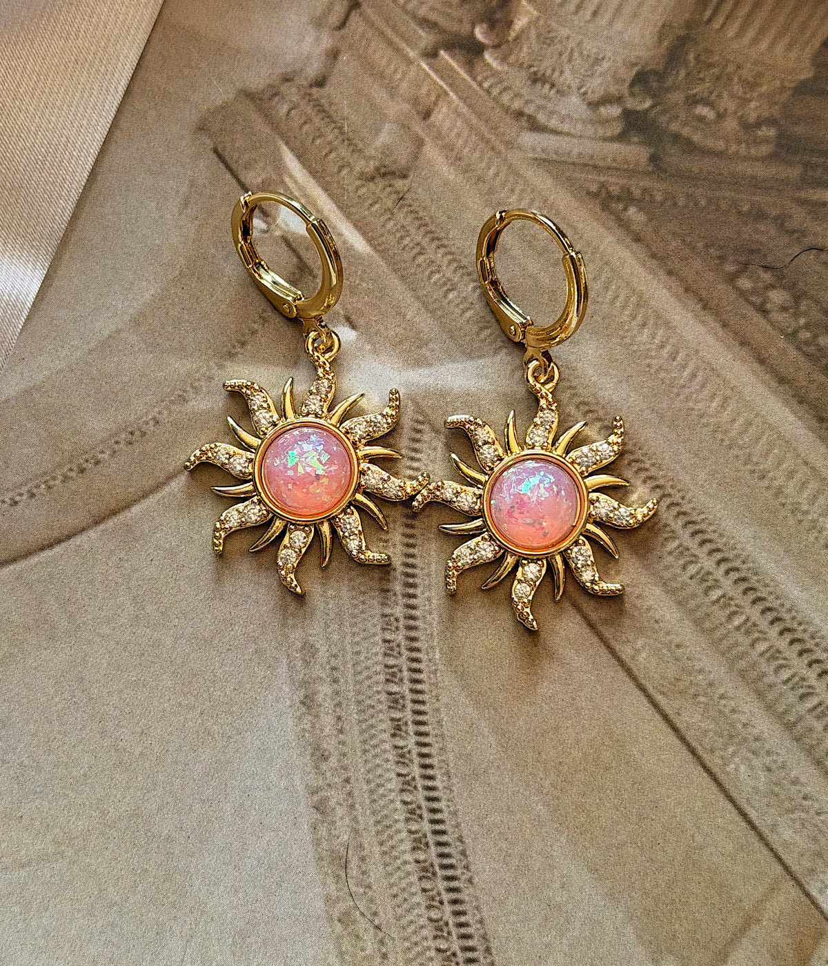 Vintage Pembe Opal Taşlı Güneş Çelik Küpe