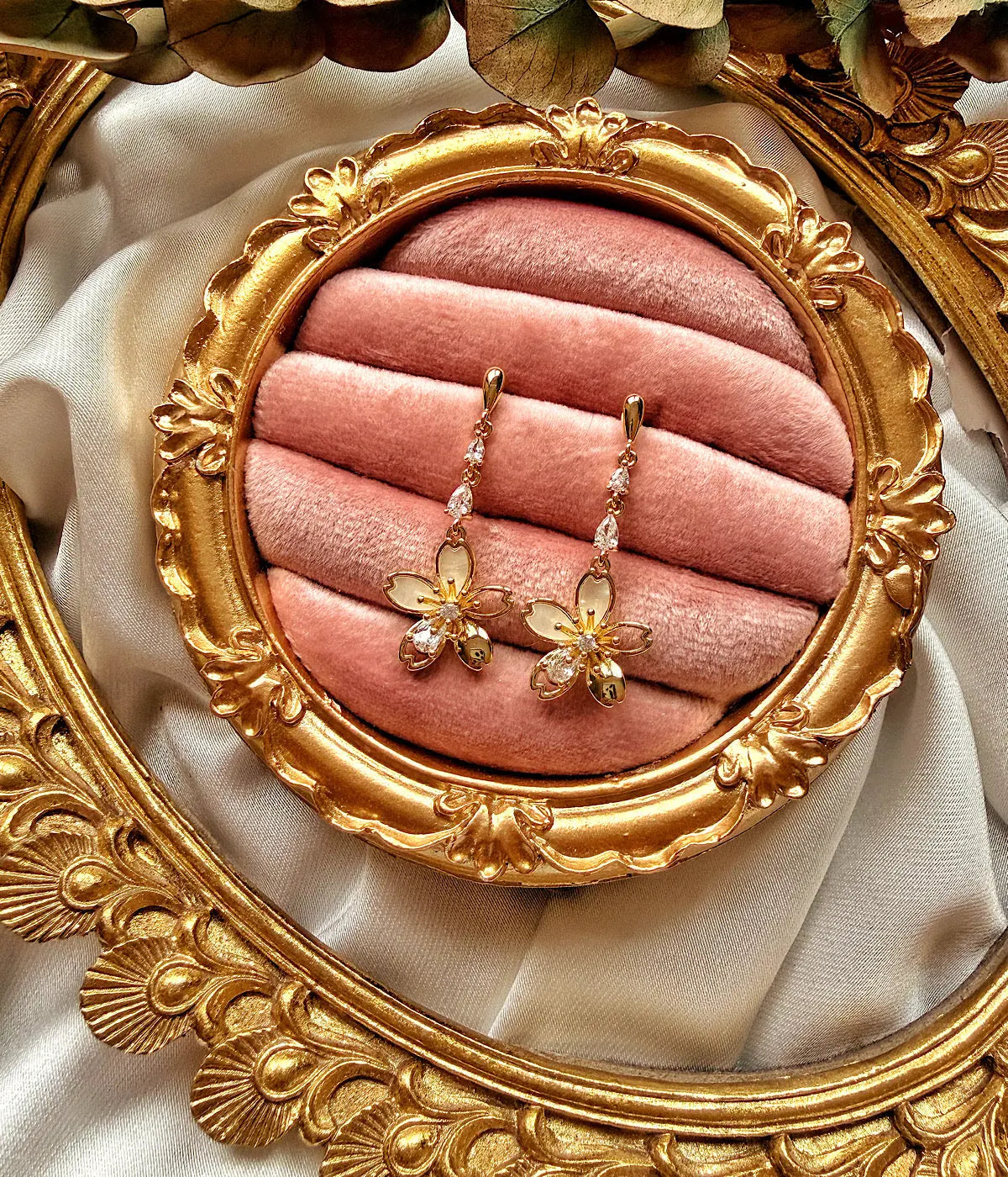 Vintage Sakura Çiçeği Sallantılı Küpe Vintage Aksesuar