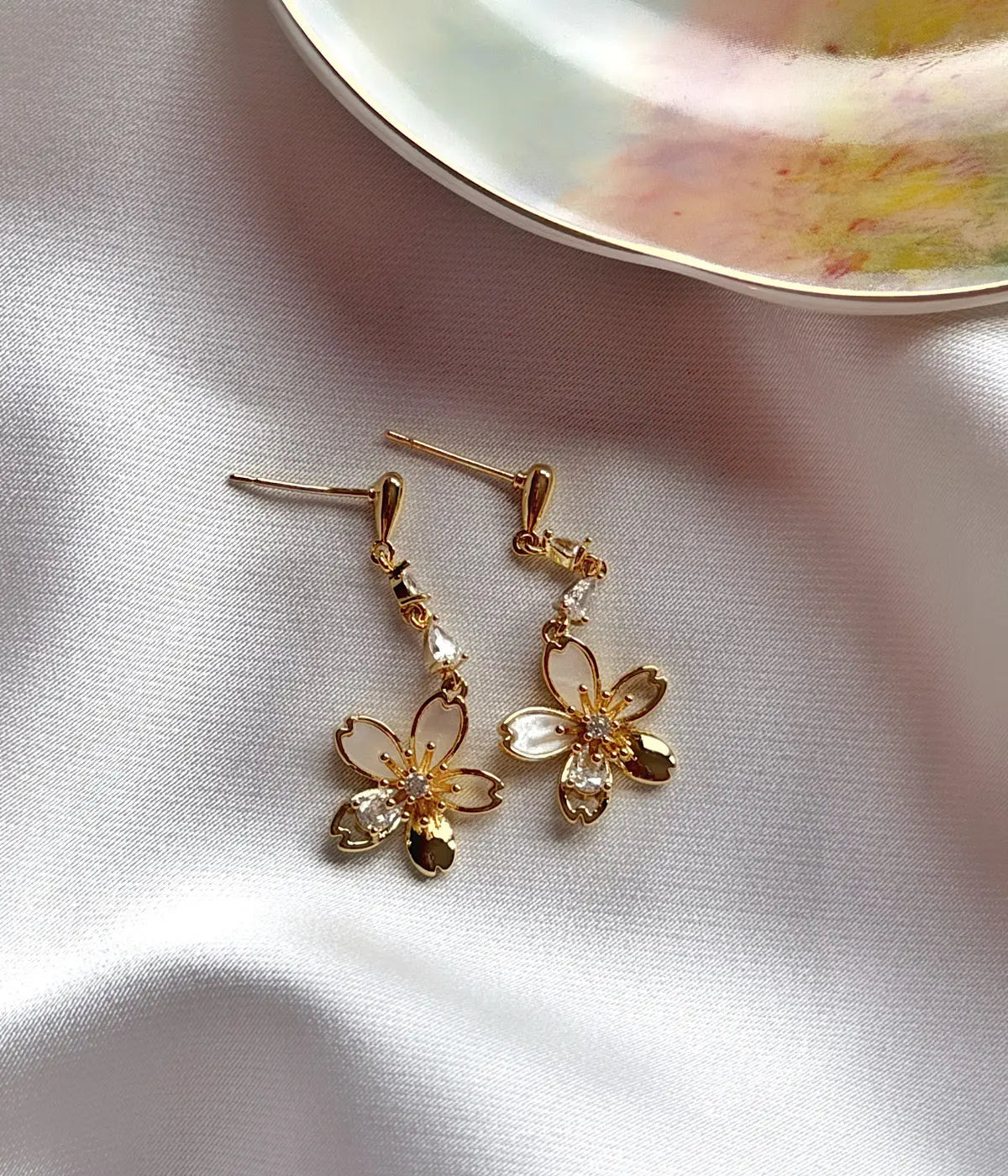 Vintage Sakura Çiçeği Sallantılı Küpe Vintage Aksesuar