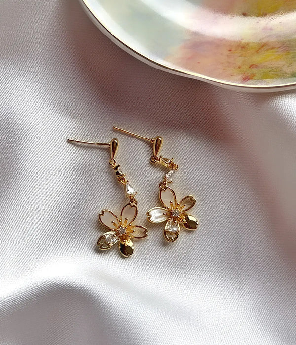 Vintage Sakura Çiçeği Sallantılı Küpe Vintage Aksesuar