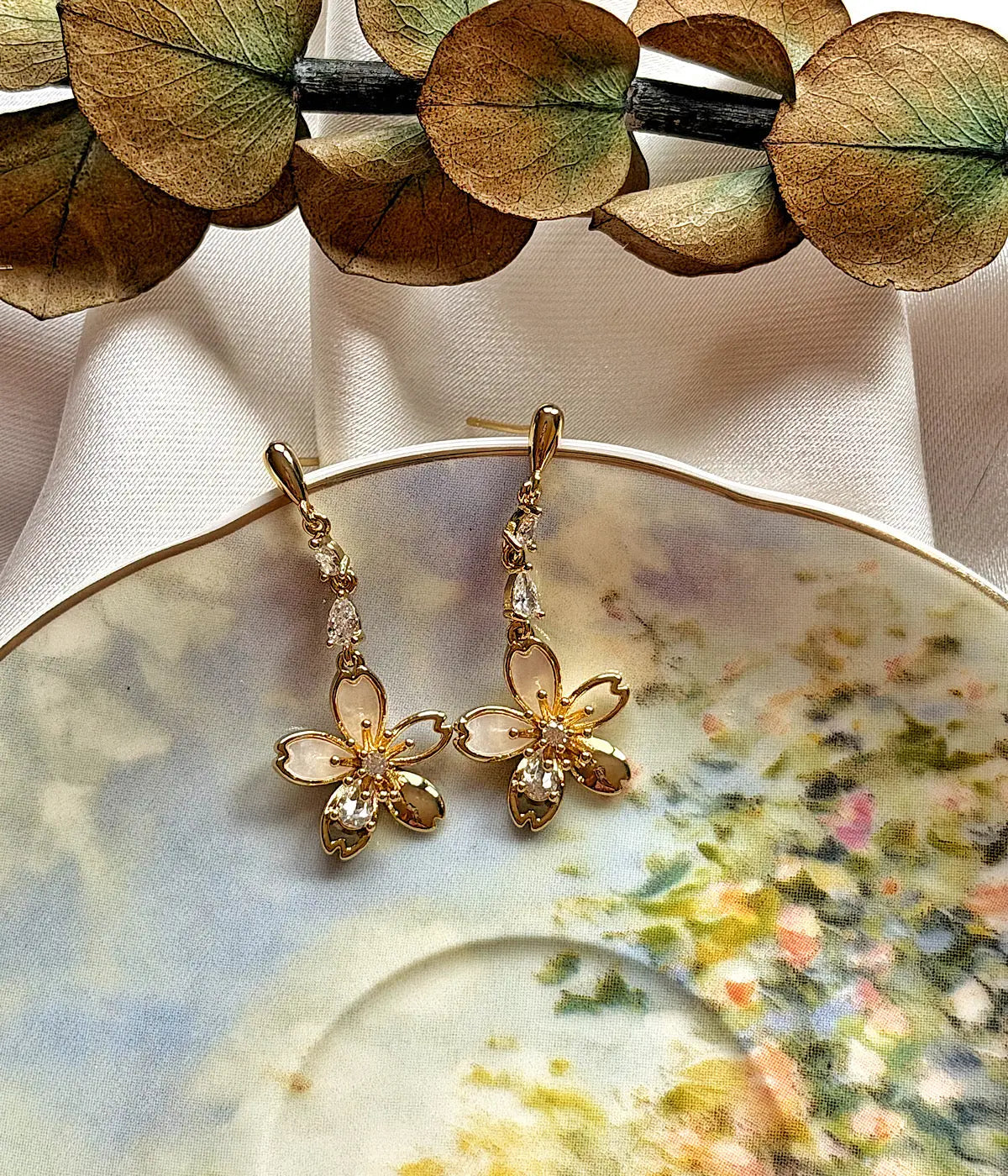Vintage Sakura Çiçeği Sallantılı Küpe Vintage Aksesuar