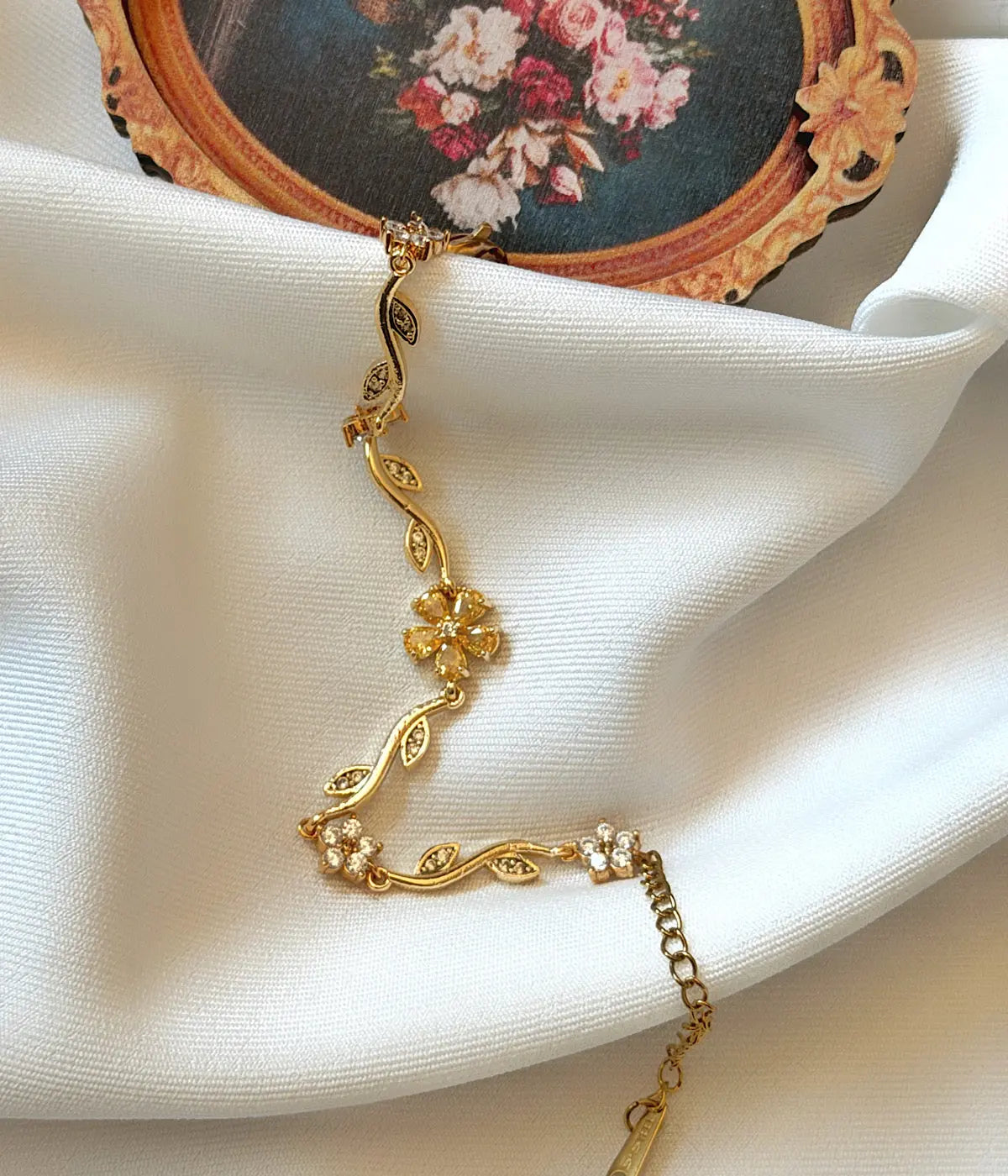 Vintage Sarı Çiçek Tasarımlı Çelik Bileklik Vintage Aksesuar