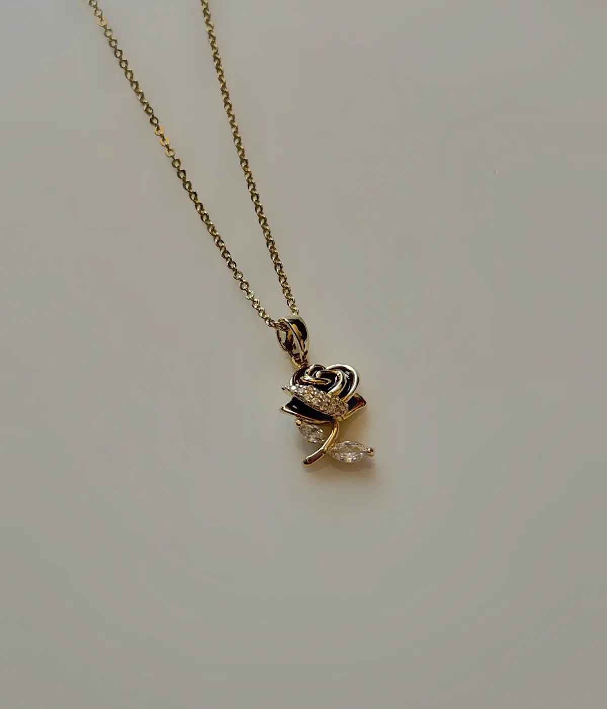Vintage Siyah Gül Zirkon Taşlı Gold Kadın Kolye Vintage Aksesuar