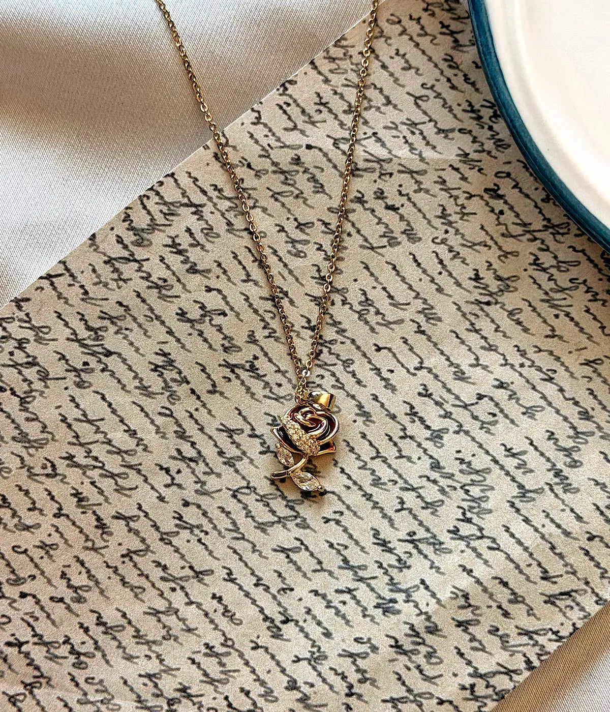 Vintage Siyah Gül Zirkon Taşlı Gold Kadın Kolye Vintage Aksesuar