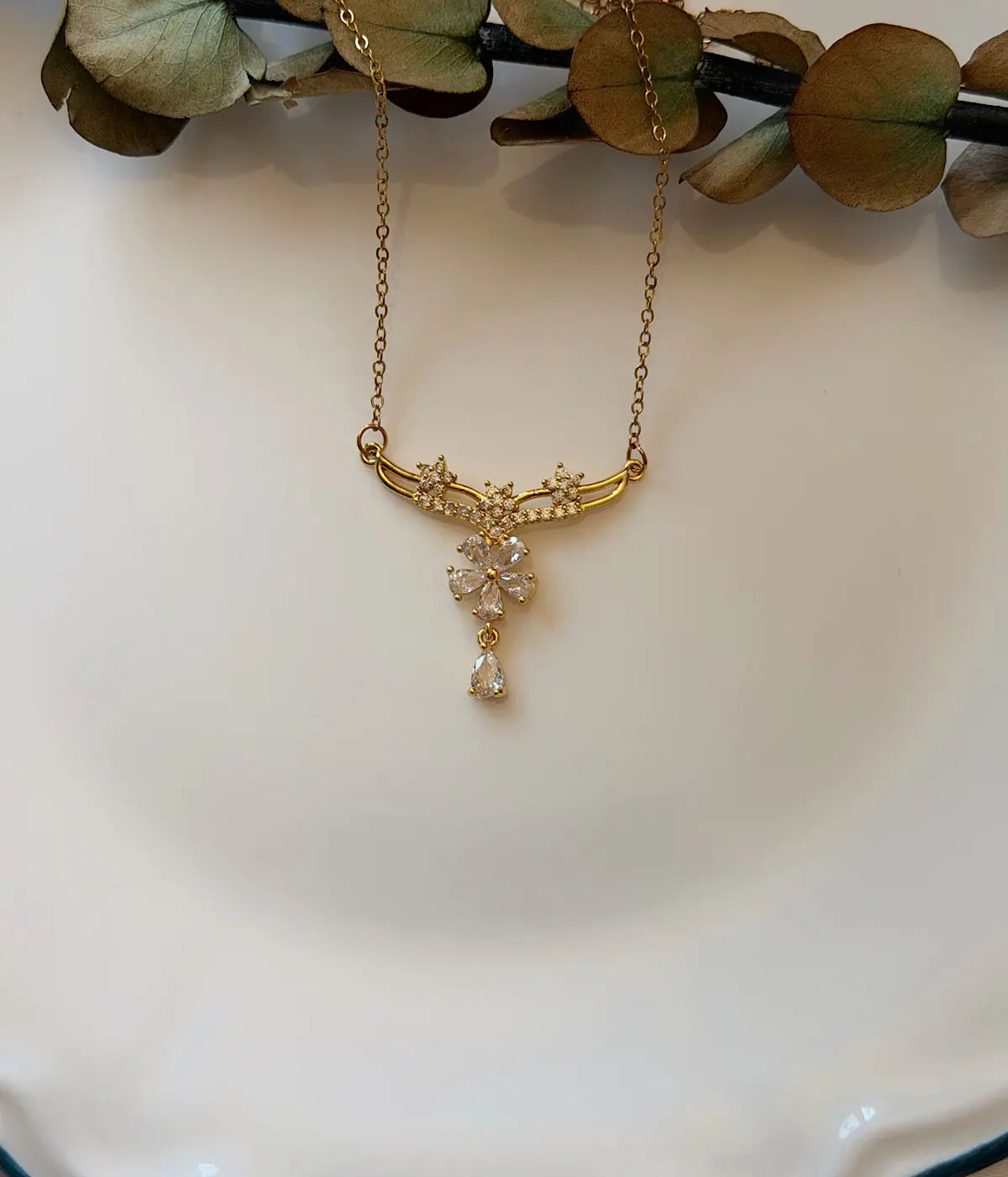 Vintage Taşlı Çiçek Dalı ve Damla Detaylı Gold Kadın Kolye Vintage Aksesuar