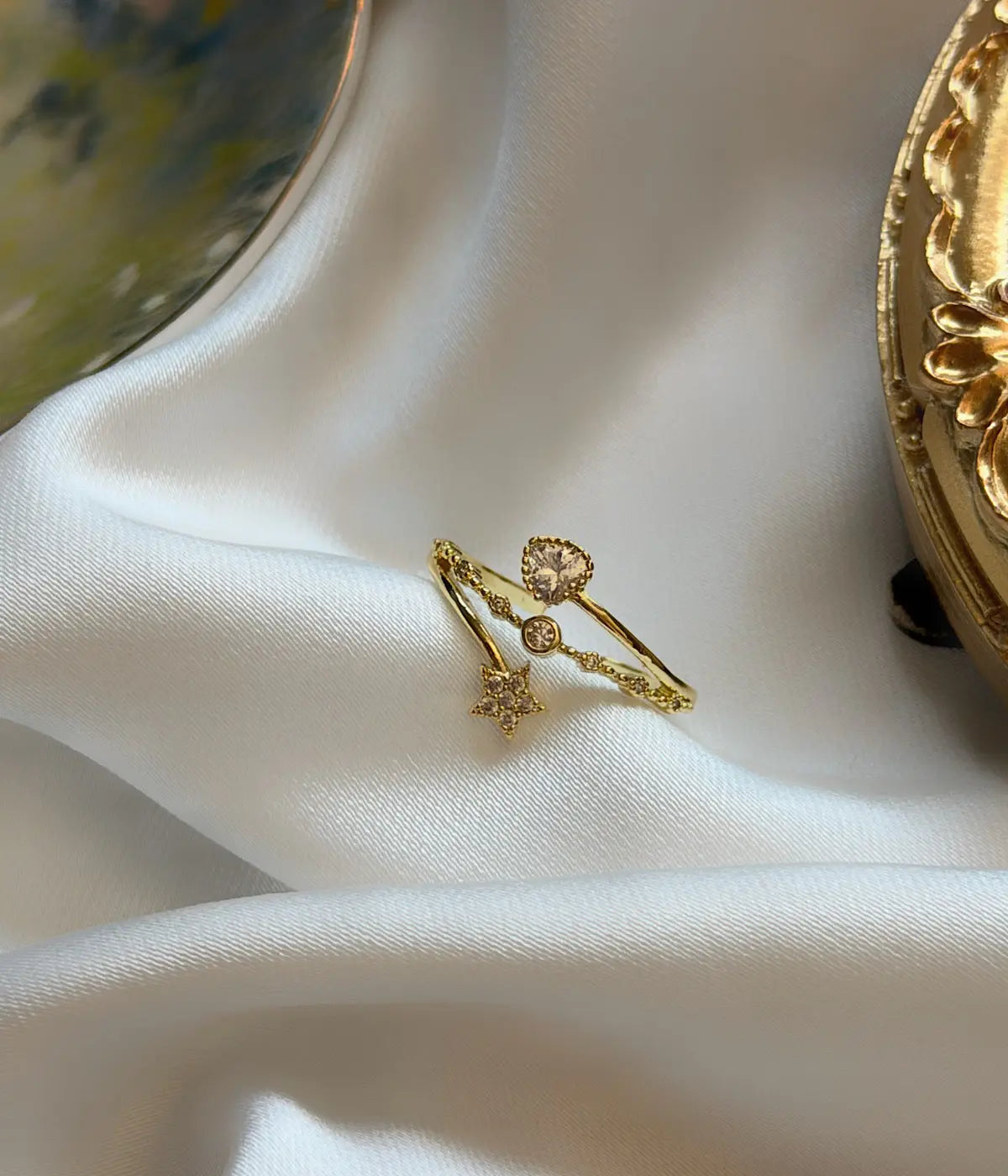 Vintage Taşlı Yıldız ve Damla Detaylı Gold Kadın Yüzük Vintage Aksesuar
