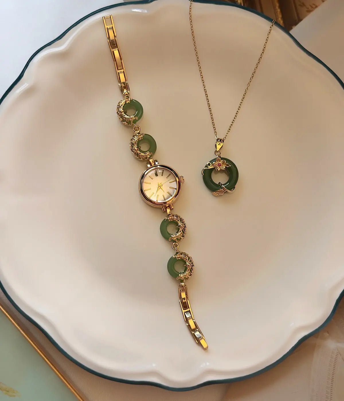 Vintage Yeşil Halka Detaylı Gold Kadın Saat ve Kolye Takı Seti Vintage Aksesuar