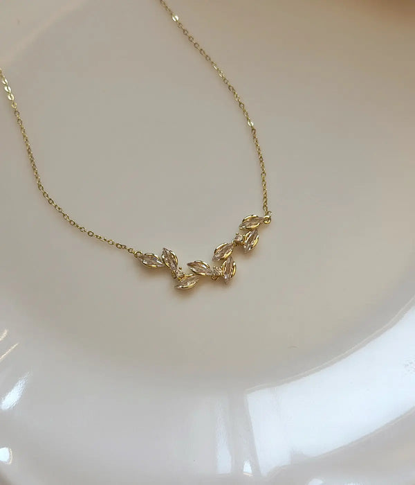 Vintage Zirkon Taşlı Yaprak Dalı Gold Kadın Kolye Vintage Aksesuar