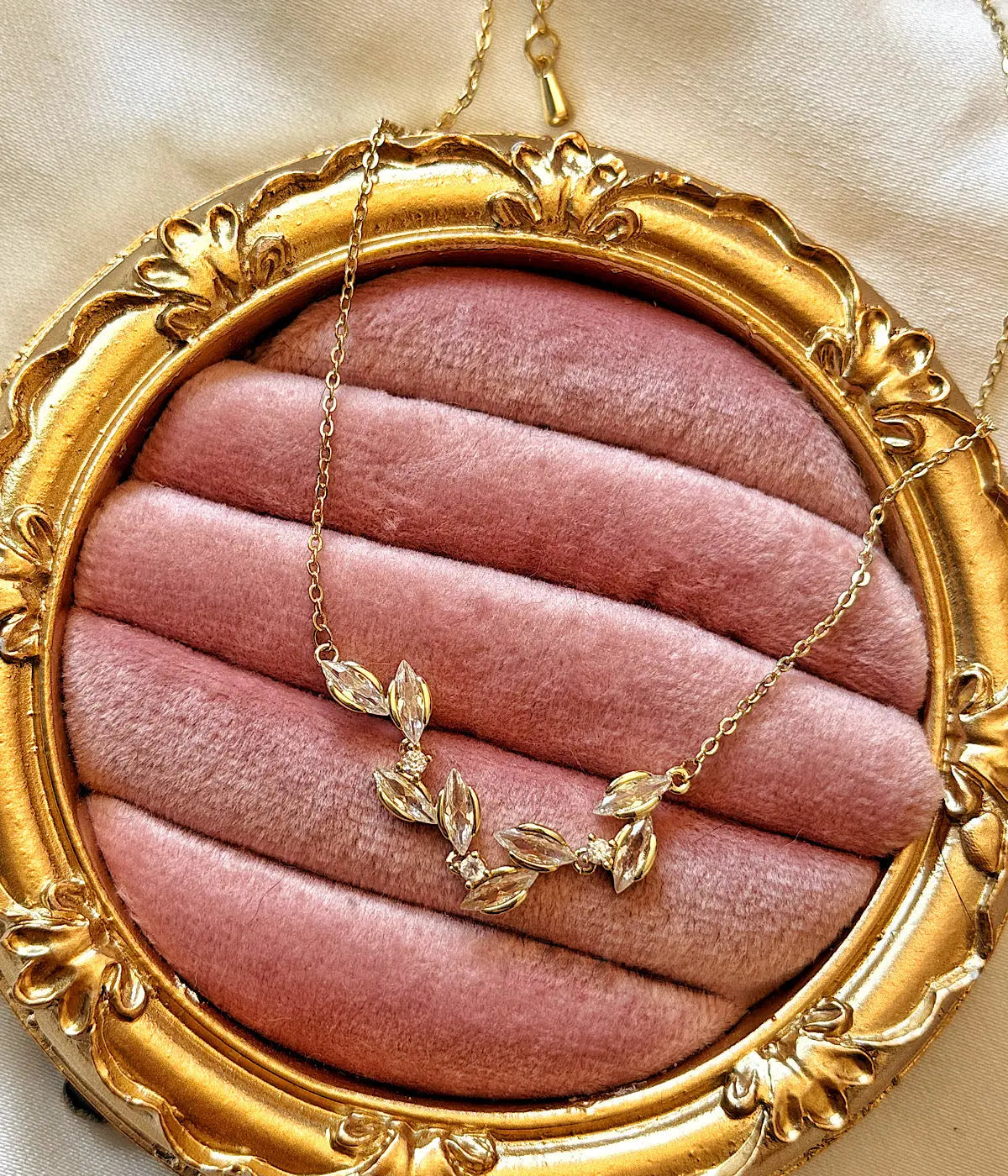 Vintage Zirkon Taşlı Yaprak Dalı Gold Kadın Kolye Vintage Aksesuar