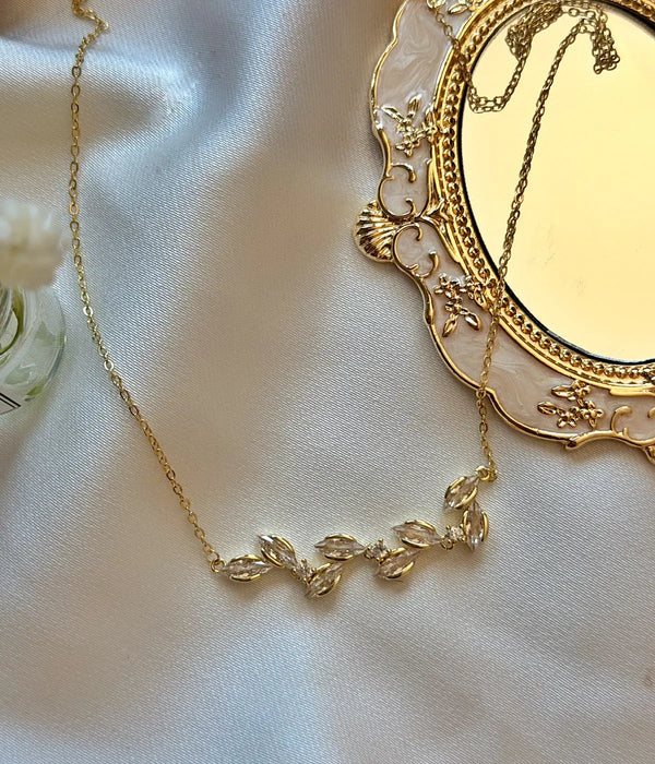 Vintage Zirkon Taşlı Yaprak Dalı Gold Kadın Kolye Vintage Aksesuar