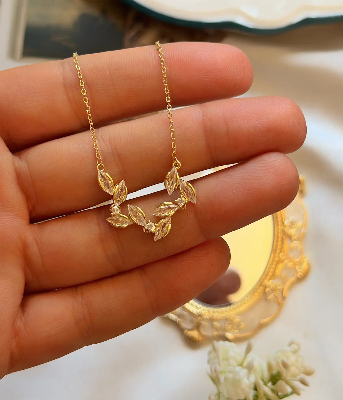 Vintage Zirkon Taşlı Yaprak Dalı Gold Kadın Kolye Vintage Aksesuar