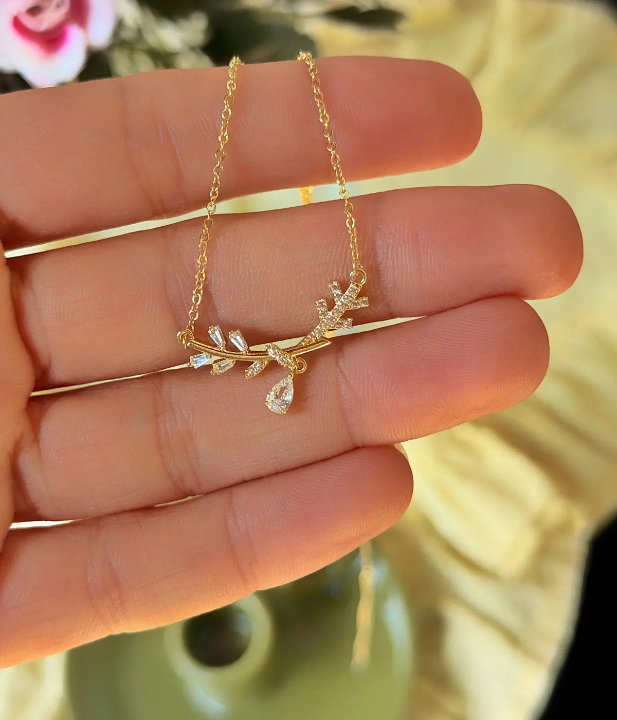 Yaprak Detaylı Işıltılı Dal Kolye Vintage Aksesuar