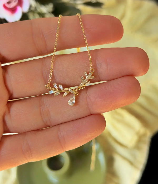 Yaprak Detaylı Işıltılı Dal Kolye Vintage Aksesuar