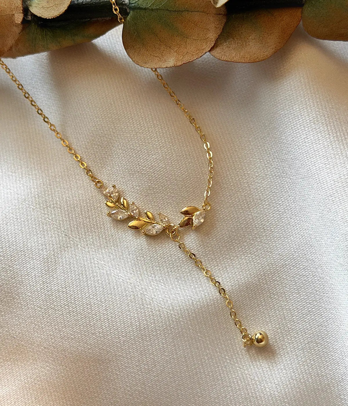 Zirkon Yapraklı Sallantılı Gold Kolye Vintage Aksesuar