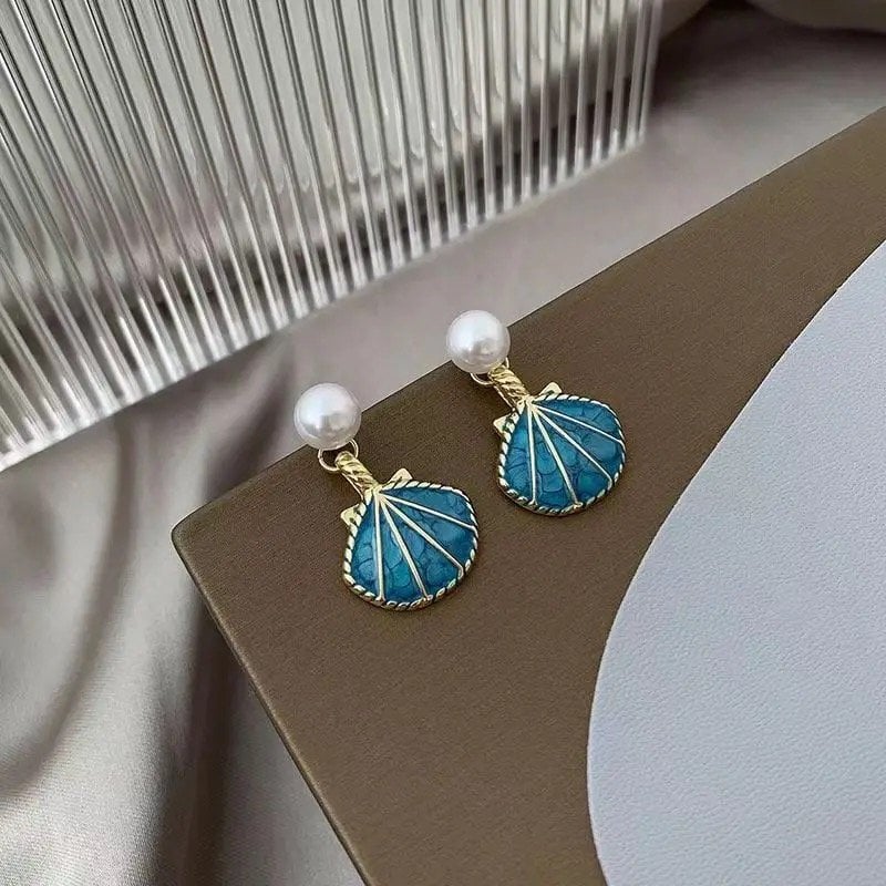 Mavi Kabuk İnci Saplama Küpe