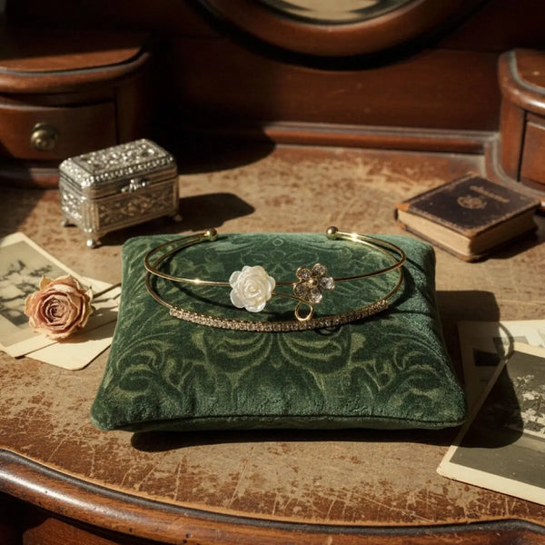 Beyaz Gül ve Çiçek Motifli Halka Bileklik Vintage Aksesuar