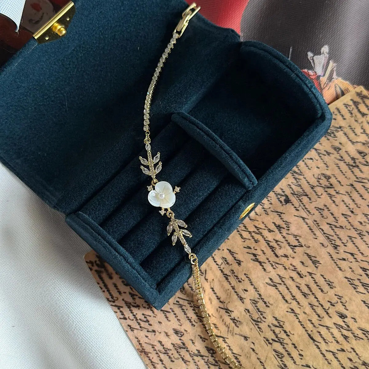 Düş Çiçeği Vintage Tasarım Bileklik Vintage Aksesuar