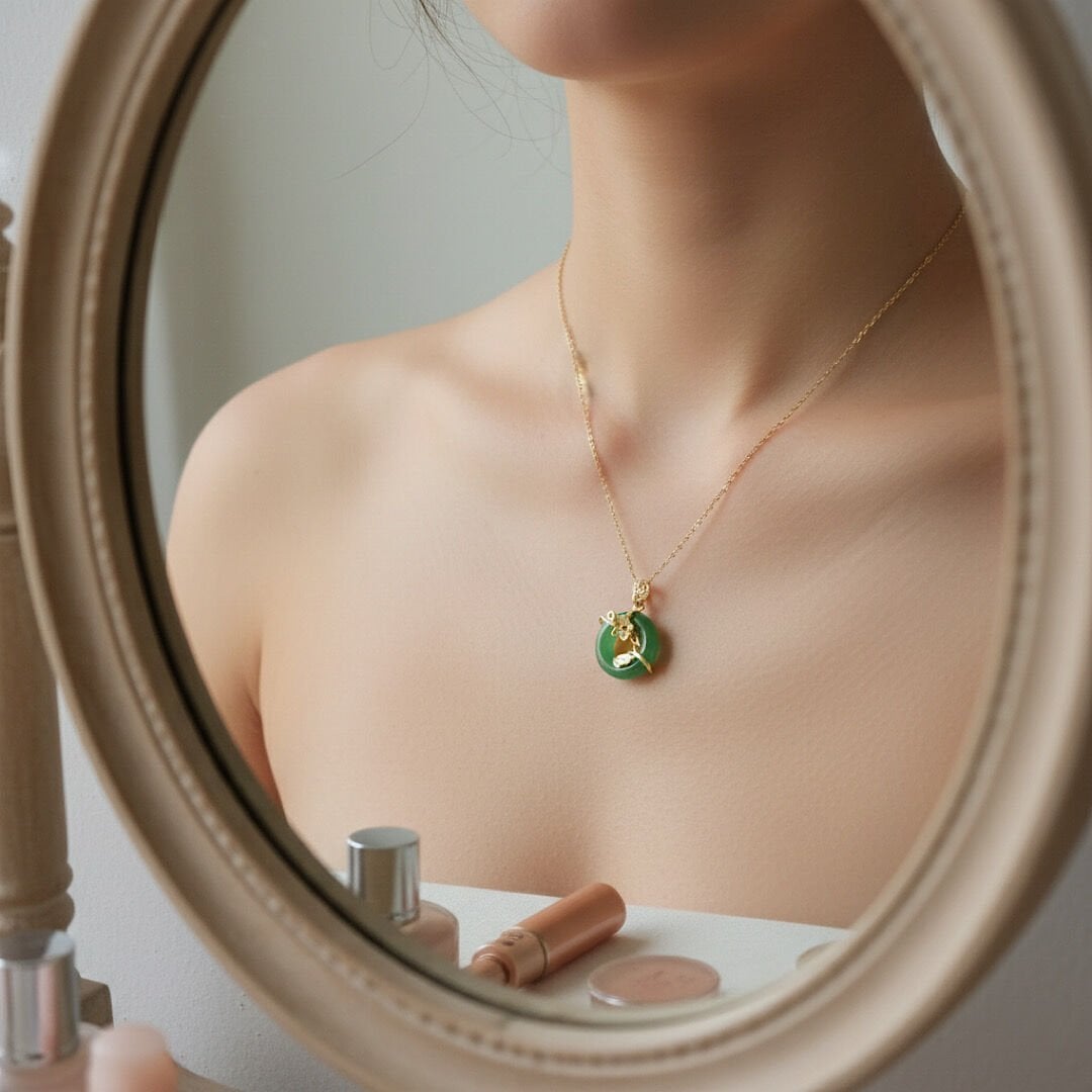 Gold Çiçek Detay Yeşil Vintage Çelik Kolye