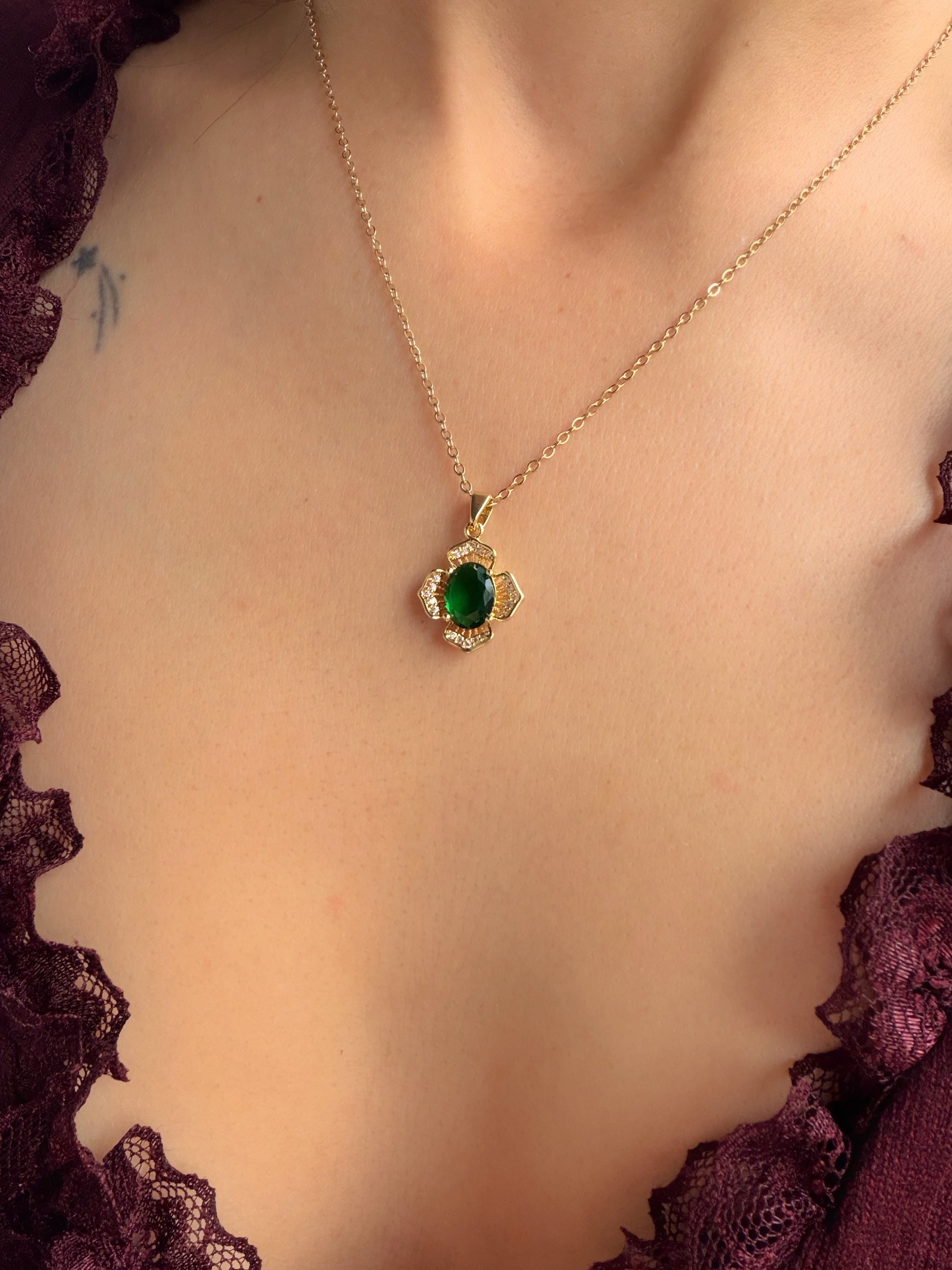 Yeşil Taşlı Vintage Çelik Kolye