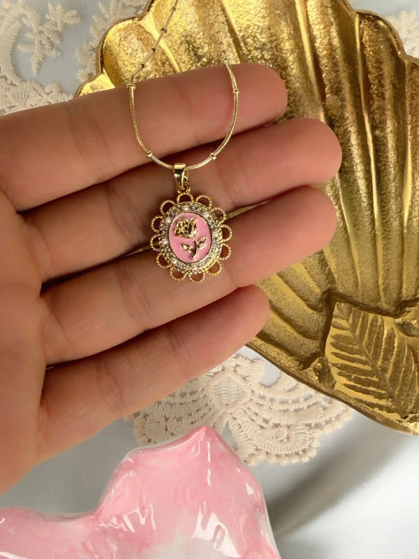 Pembe Gül Figürlü Vintage Çelik Kolye Vintage Aksesuar