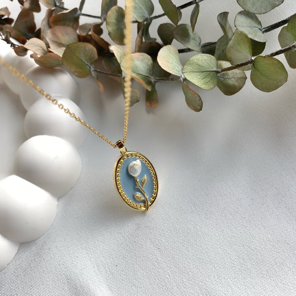 Vintage Beyaz Gül Çelik Kolye