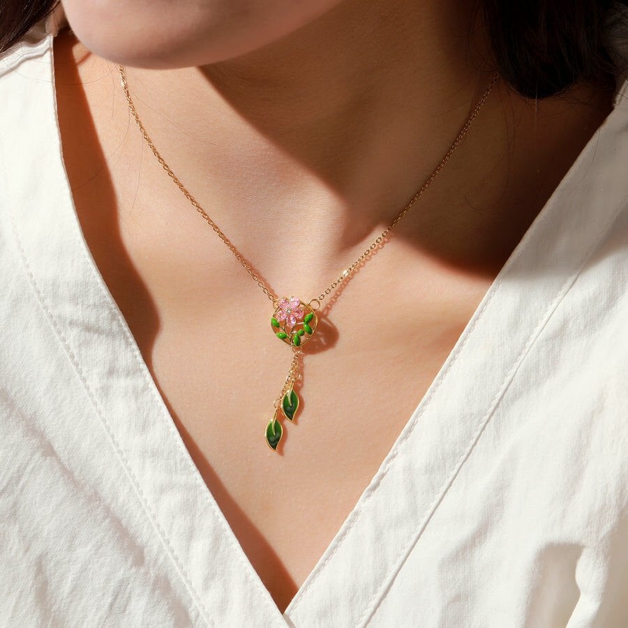 Pembe Çiçek Yeşil Yaprak Tasarım Çelik Kolye