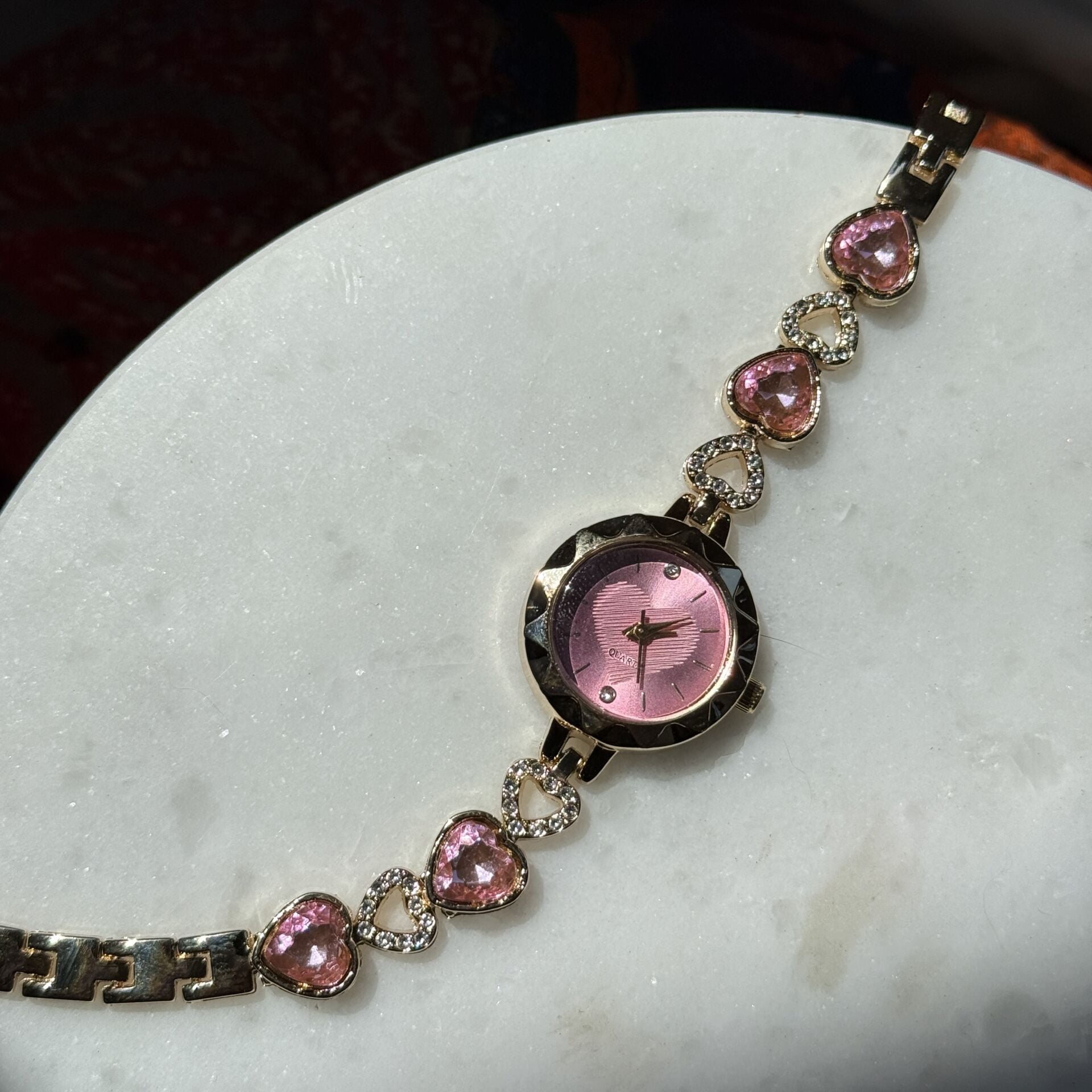 Pembe Kalp Tasarım Taşlı Saat