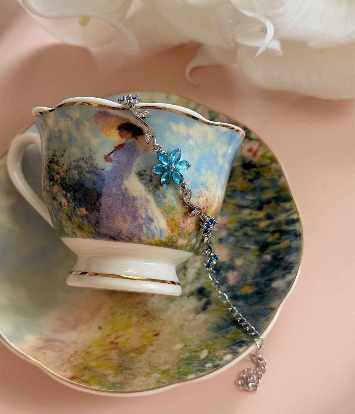 Mavi Çiçek Figürlü Zirkon Taşlı Zarif Kadın Bileklik