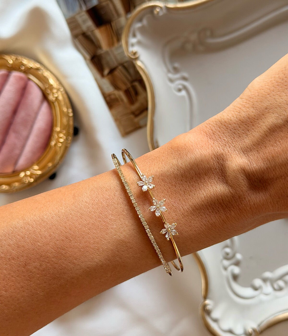 Minimal Çiçek Taşlı Tasarım Kadın Halka Bileklik