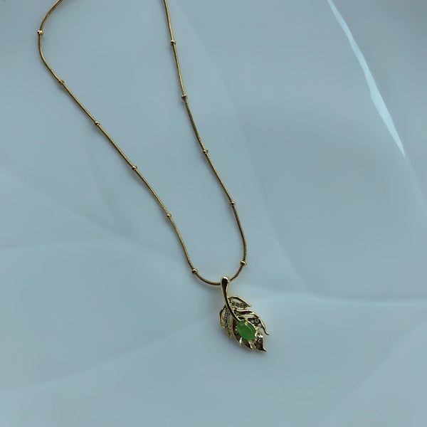 Yeşil Taşlı Yaprak Tasarım Çelik Kolye