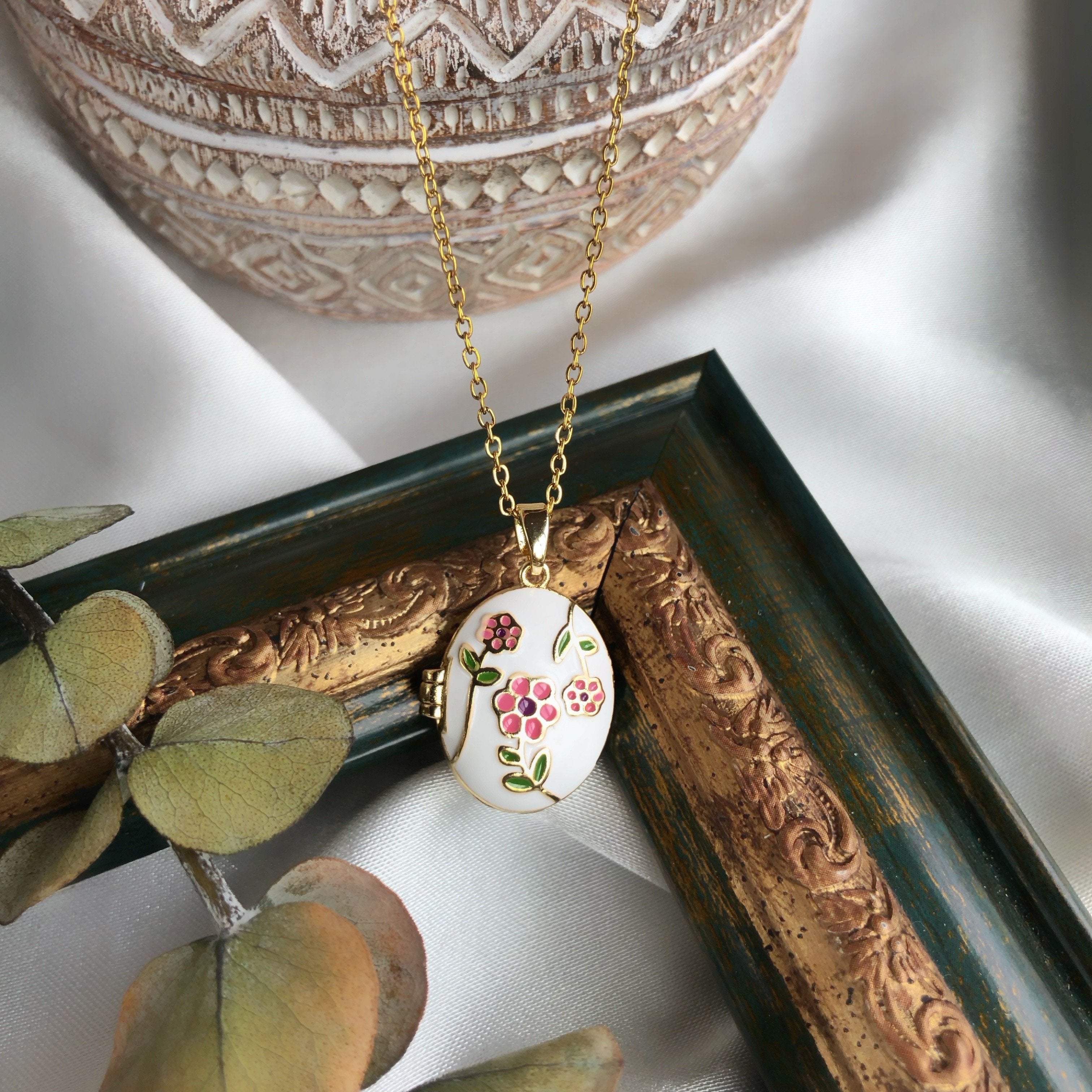 Vintage Çiçek Desenli Çelik Kolye