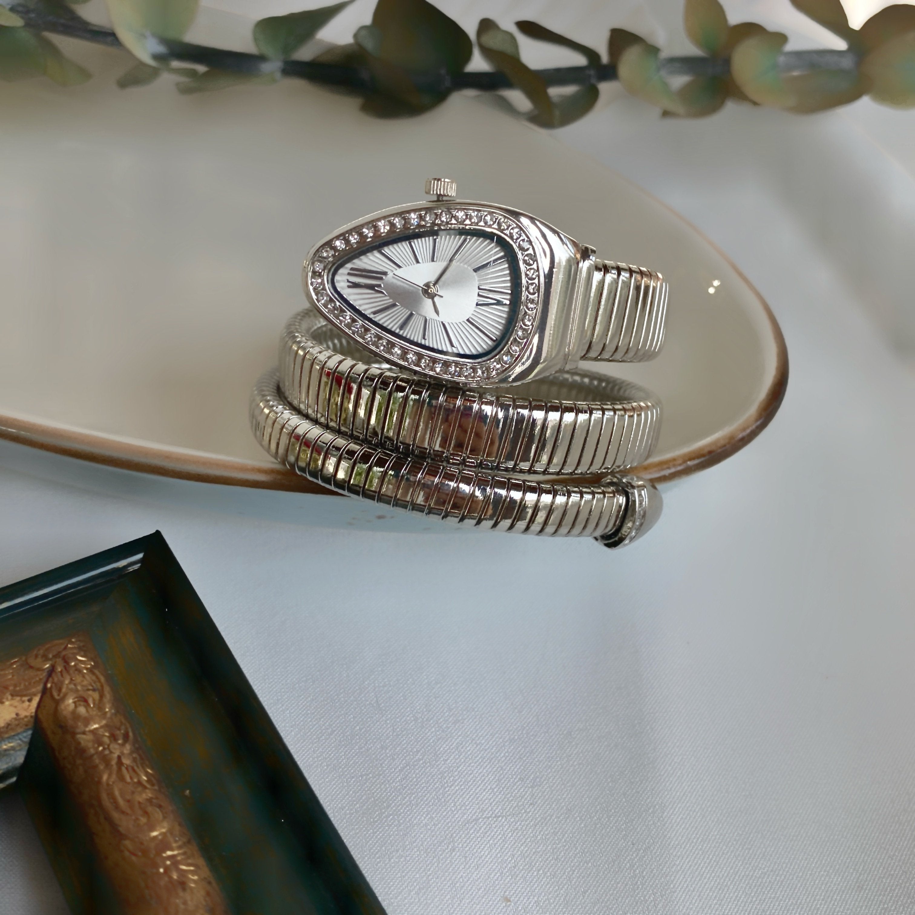 Yılan Model Tasarım Saat