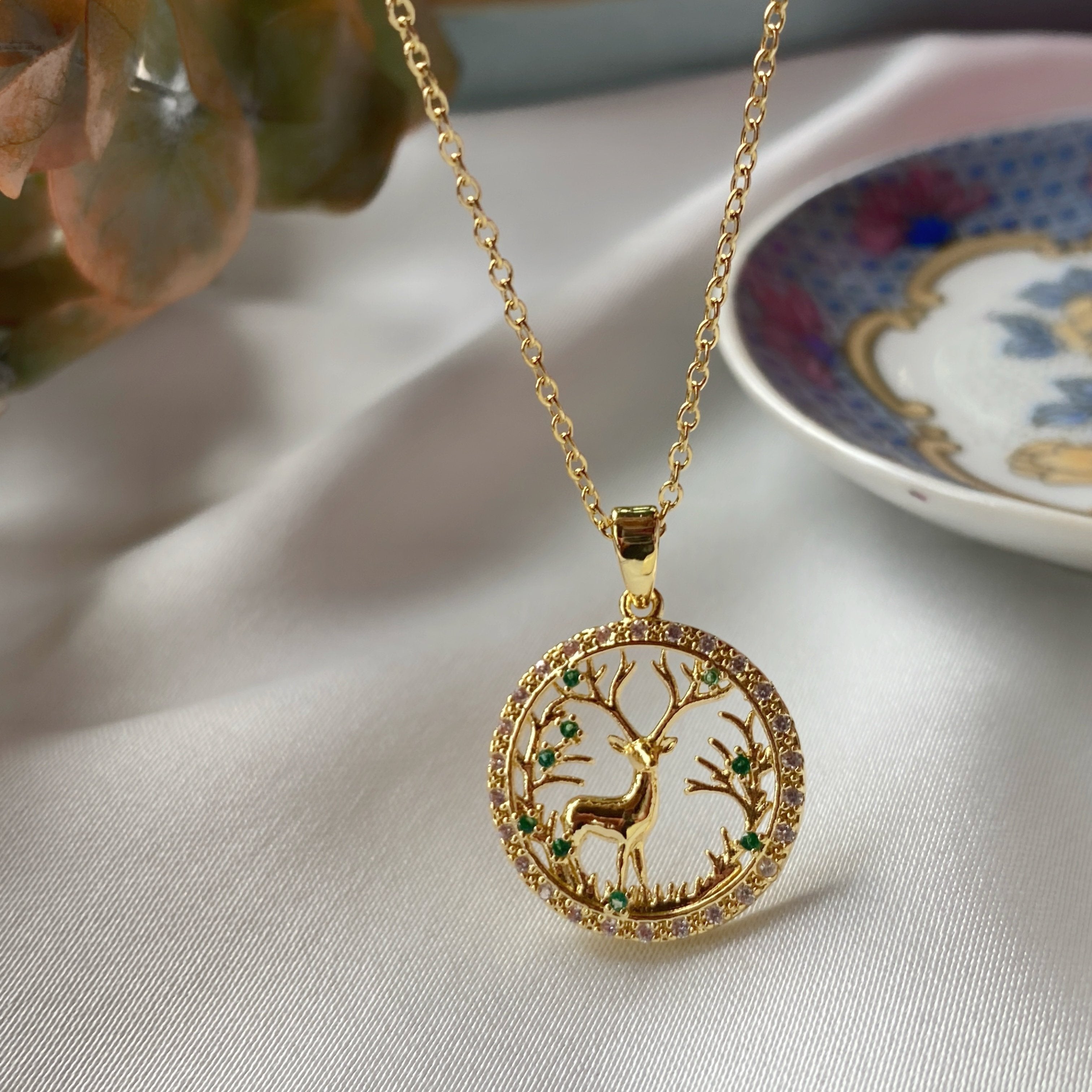 Geyik Figürlü Çelik Kolye