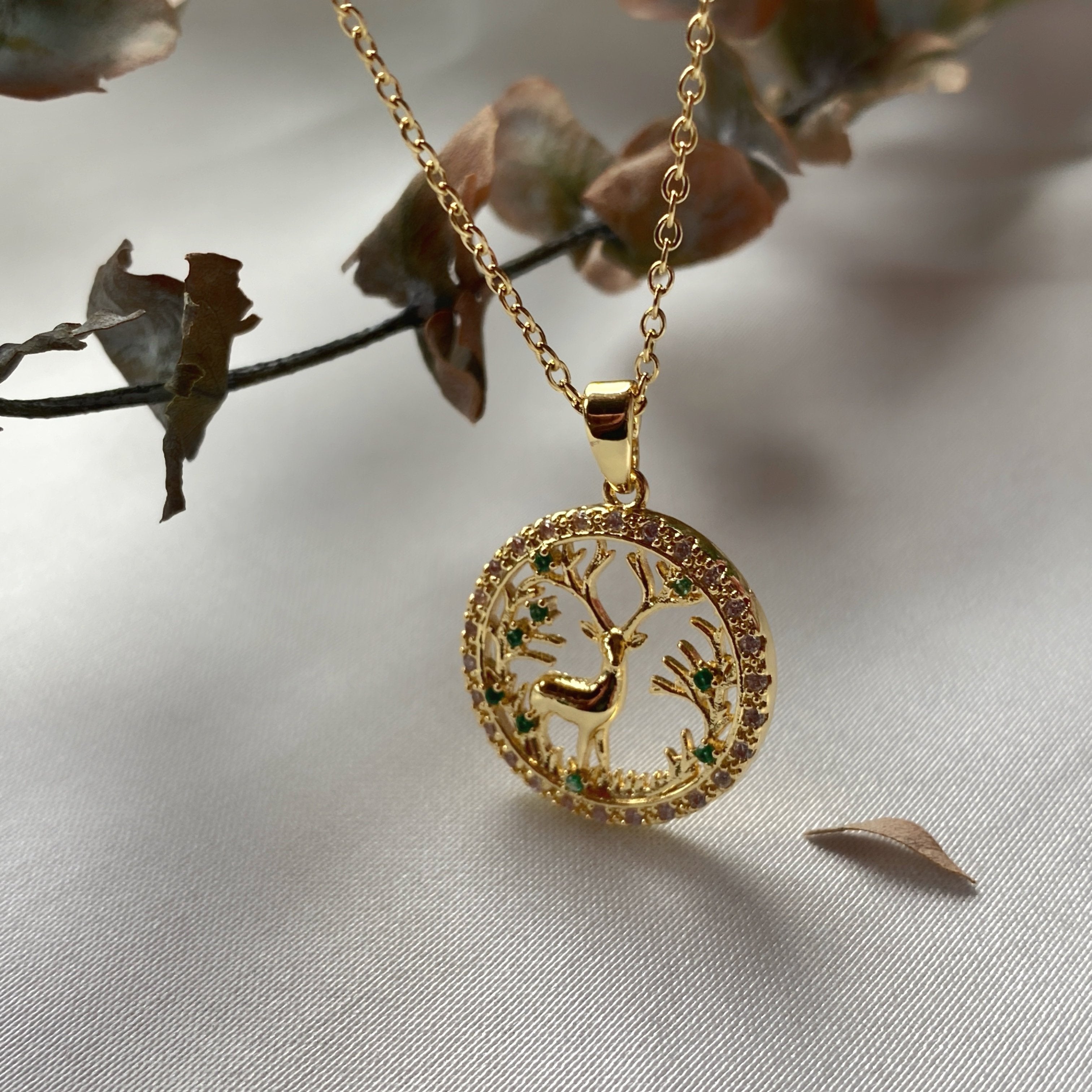 Geyik Figürlü Çelik Kolye