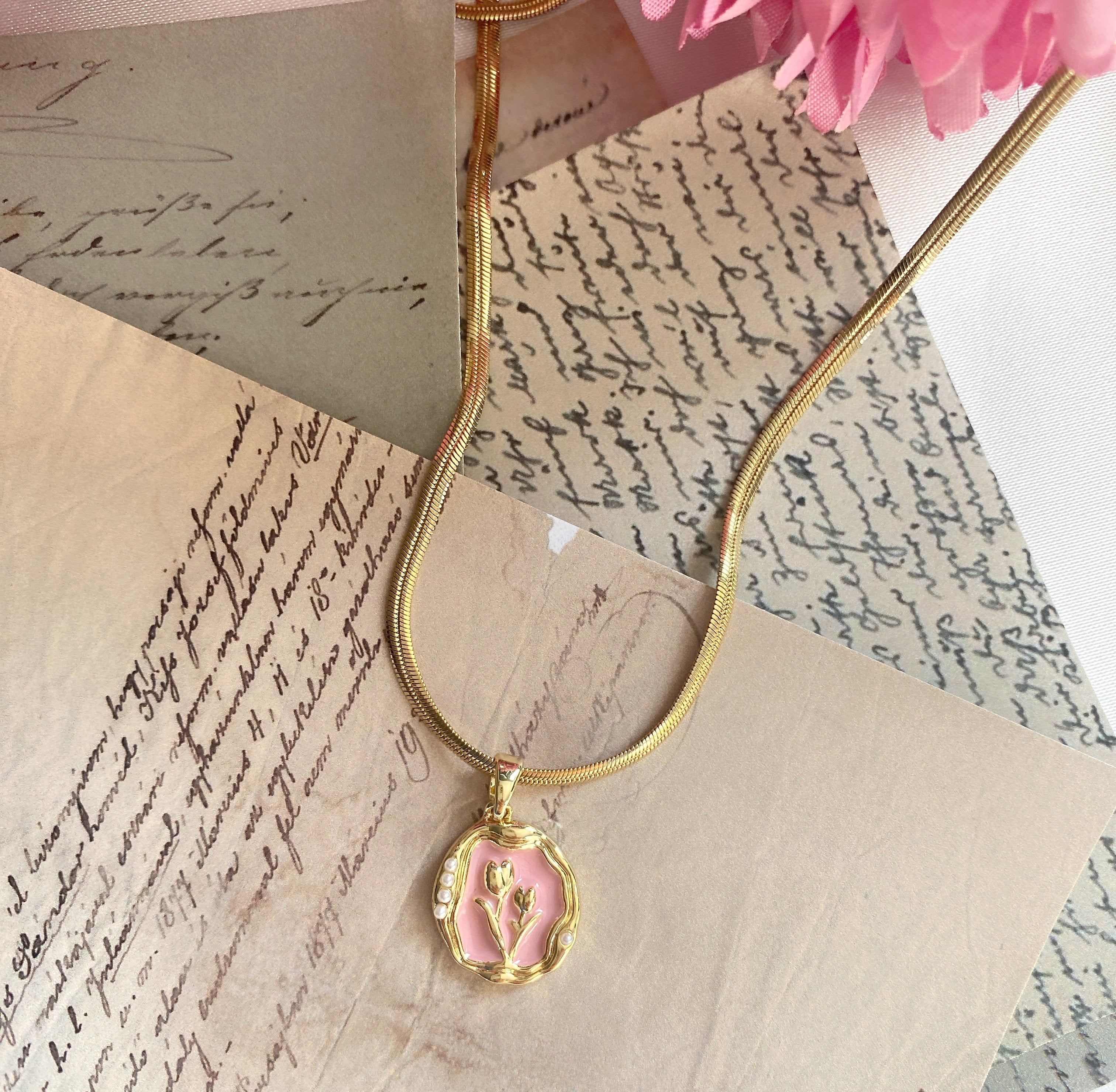 Vintage İnci Detaylı Pembe Çelik Kolye