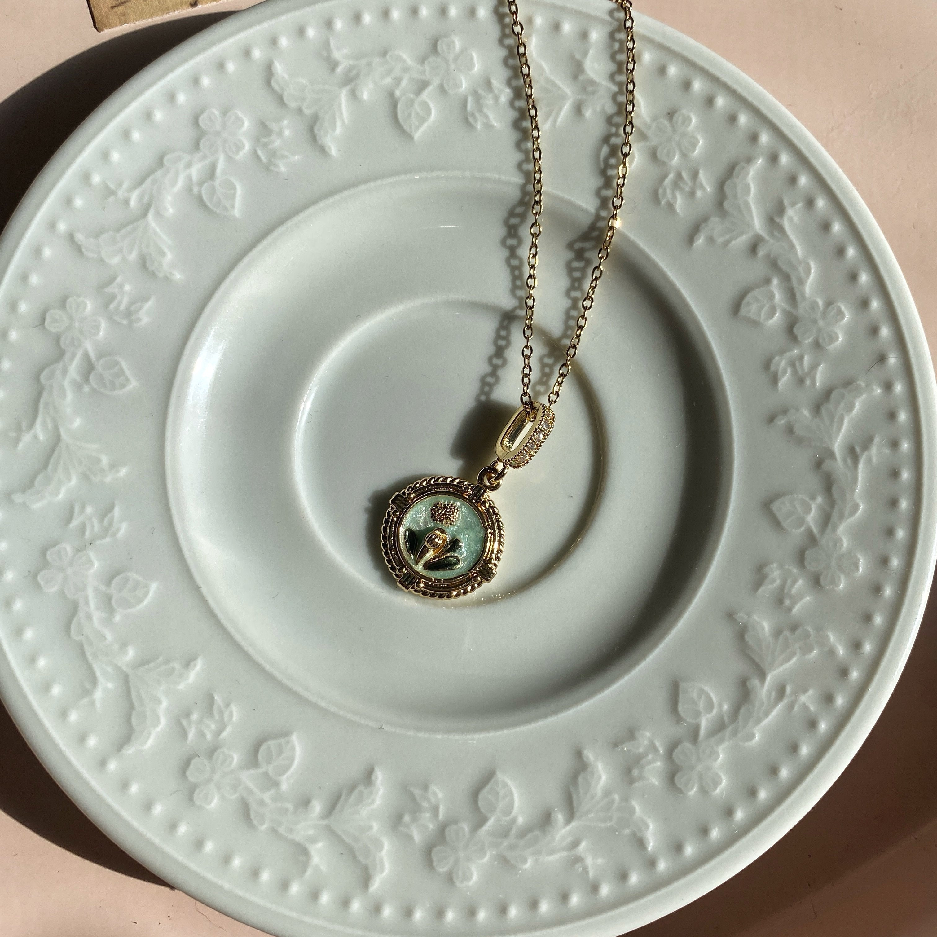 Lale Motifli Vintage Çelik Kolye